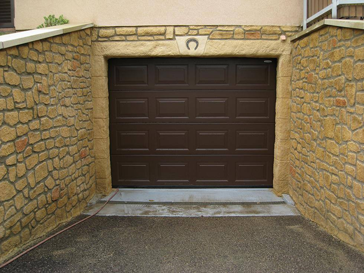 ЈУНИК СТОУН